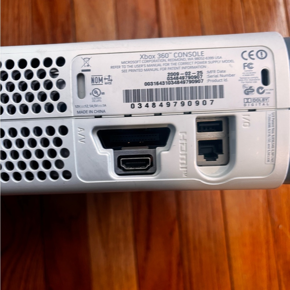 Xbox 360 Gaming Console - Picture 2 of 6